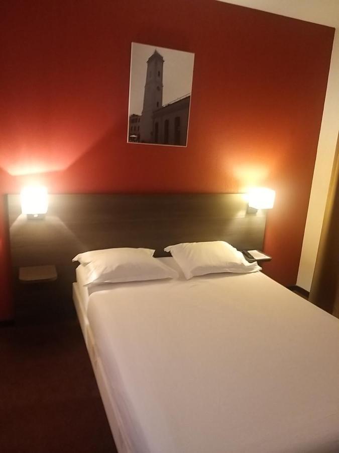 Studio Privatif Dans Hotel Residence Nimes Gare Екстериор снимка